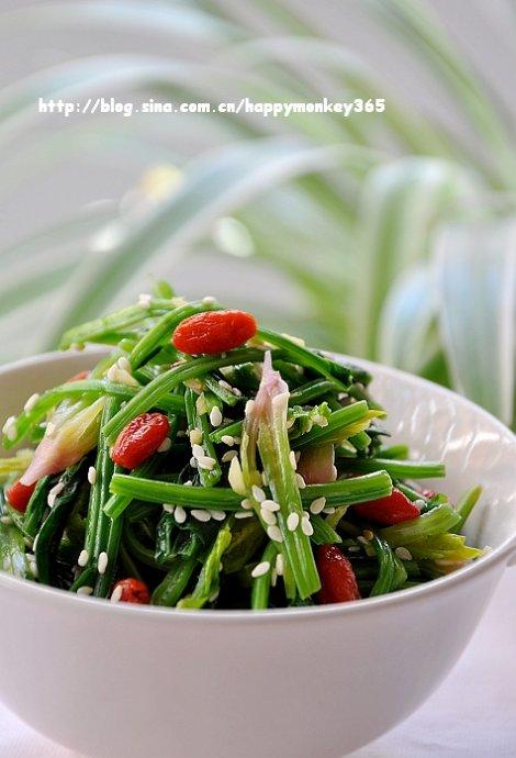 芝麻枸杞拌菠菜的做法(让小朋友也爱上吃菠菜)